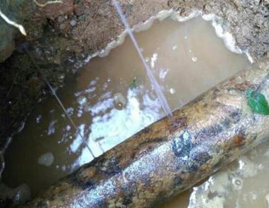 蒙山楼顶渗水维修公司分享下地暖漏水的原因及检测方法。